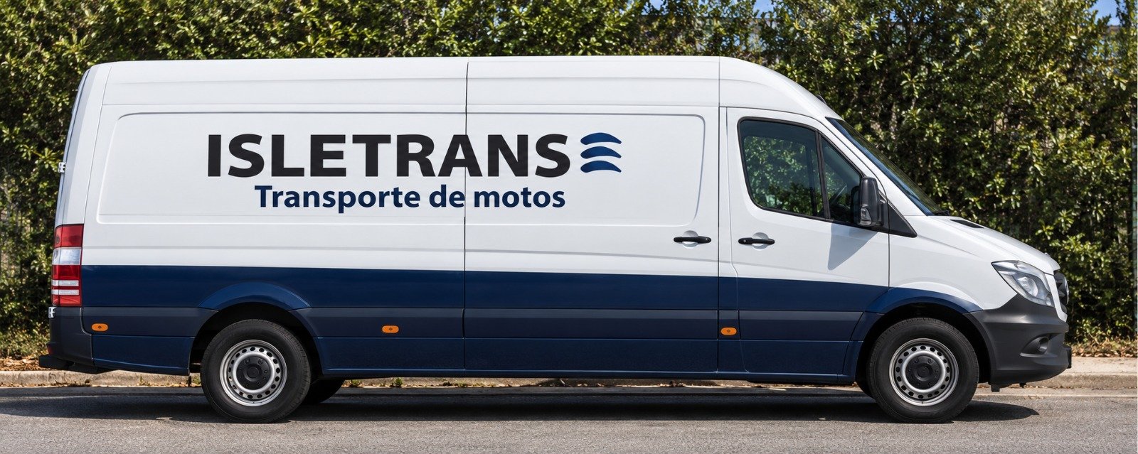 Furgoneta Isletrans de transporte de motos